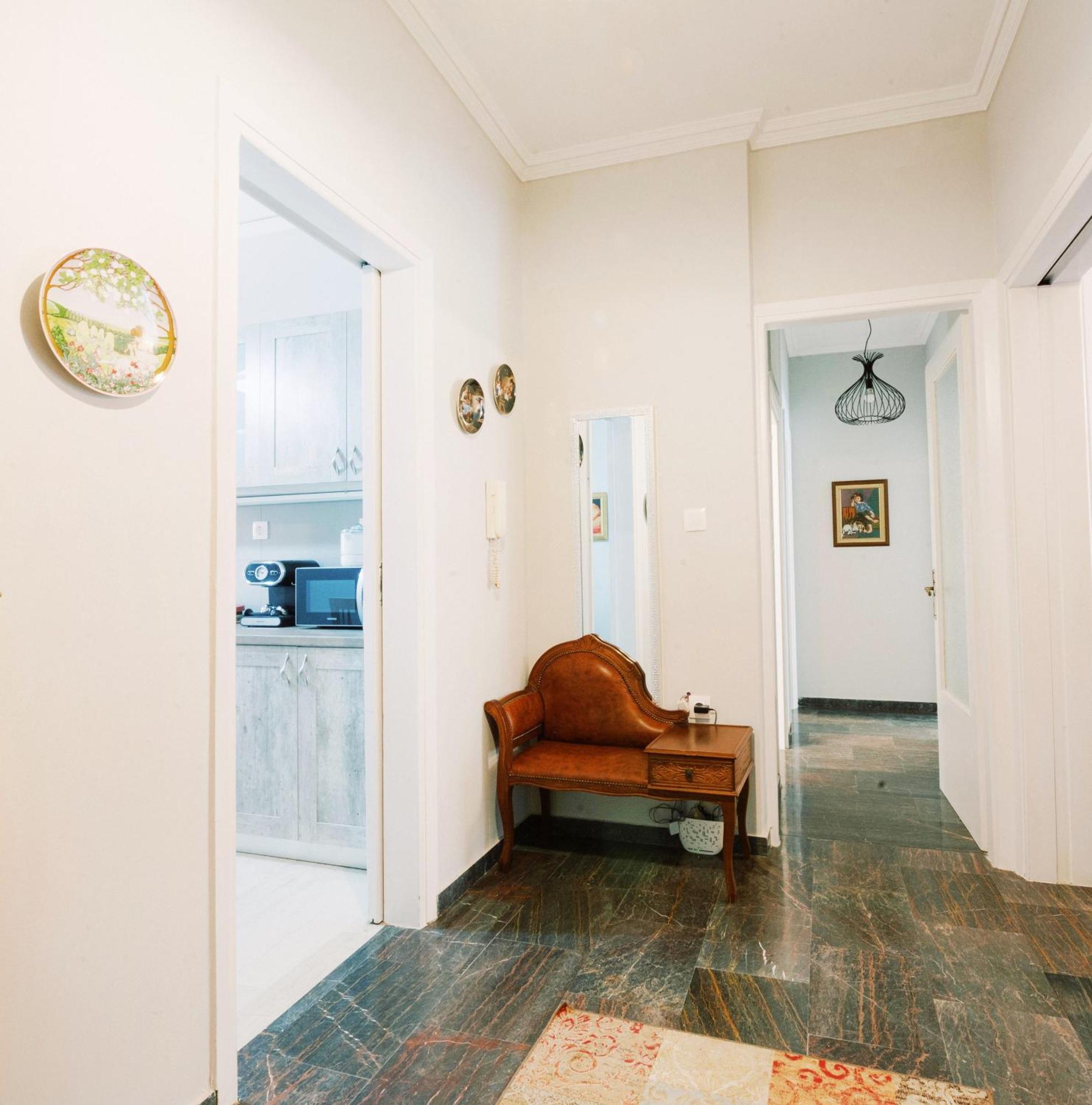 Charming & Authentic Gem - Walk To Port & Shops! Daire Patras Dış mekan fotoğraf
